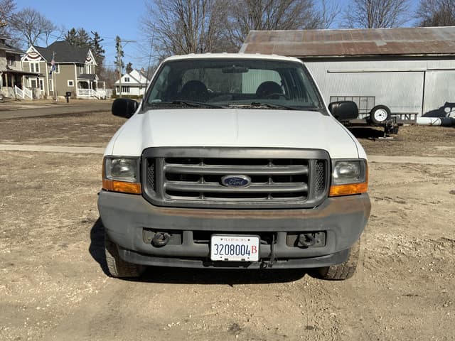 Image of Ford F-350 equipment image 3