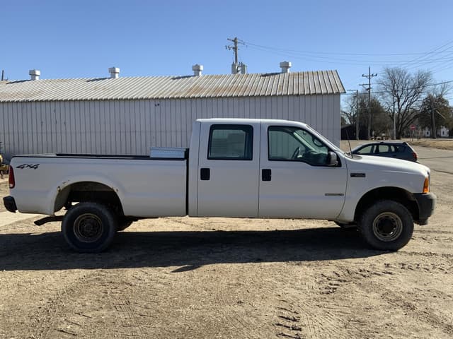 Image of Ford F-350 equipment image 2