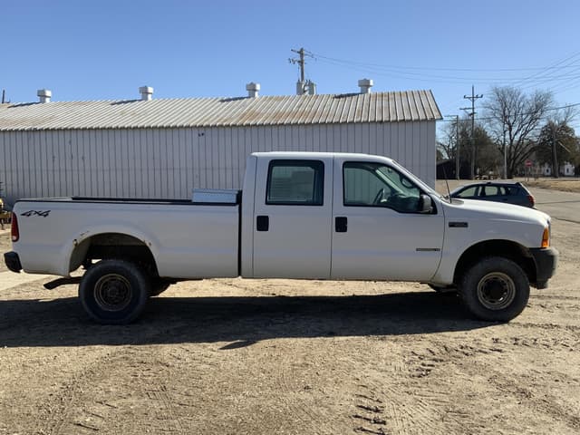 Image of Ford F-350 equipment image 2