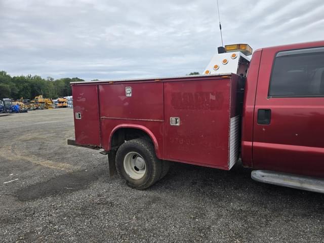 Image of Ford F-350 equipment image 4