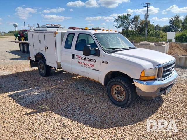 Image of Ford F-350 equipment image 2