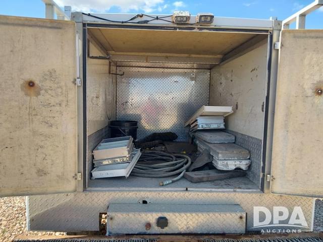 Image of Ford F-350 equipment image 4