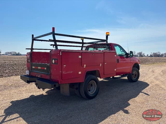 Image of Ford F-350 equipment image 3