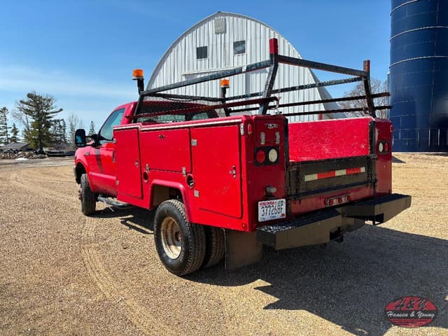 Image of Ford F-350 equipment image 4