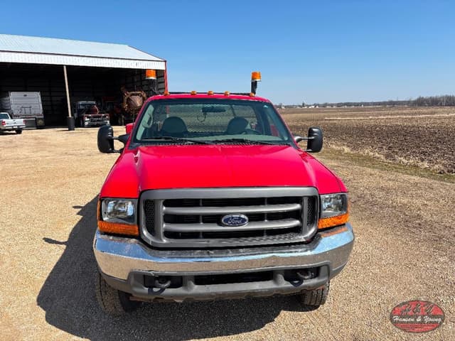 Image of Ford F-350 equipment image 2