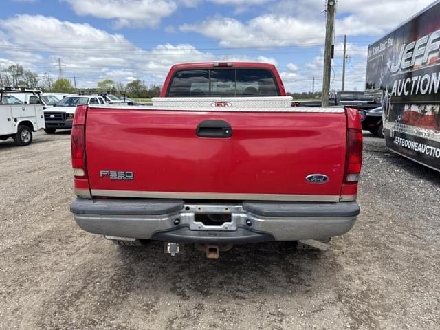 Image of Ford F-350 equipment image 2