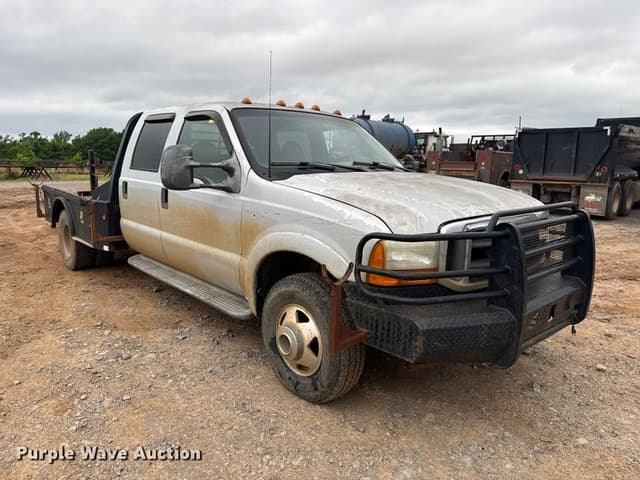 Image of Ford F-350 equipment image 2