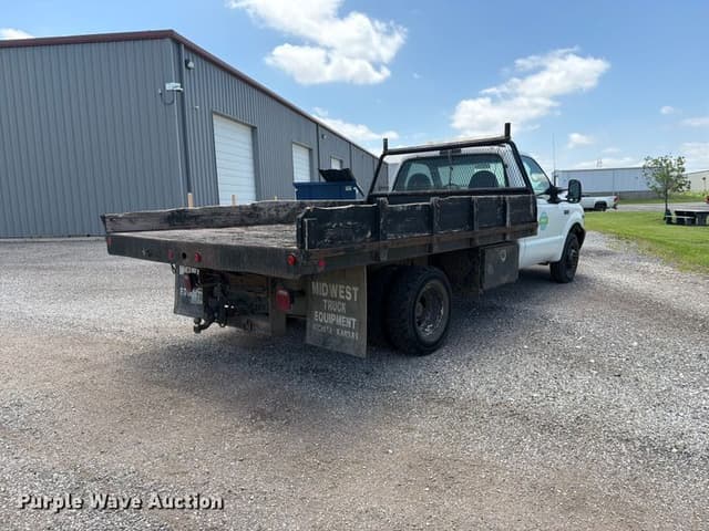 Image of Ford F-350 equipment image 4