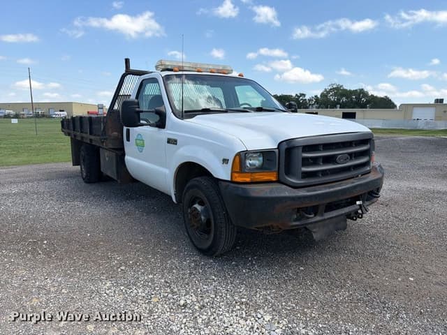 Image of Ford F-350 equipment image 2