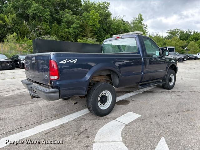 Image of Ford F-350 equipment image 4