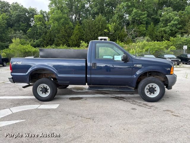 Image of Ford F-350 equipment image 3