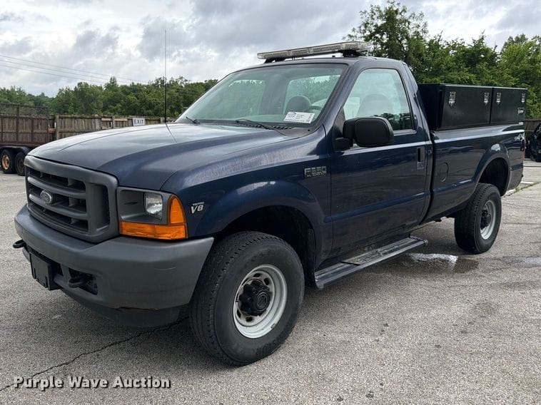 2001 Ford F-350 Equipment Image0