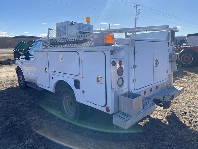 Image of Ford F-350 equipment image 4