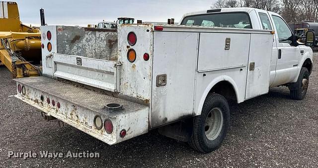 Image of Ford F-350 equipment image 4