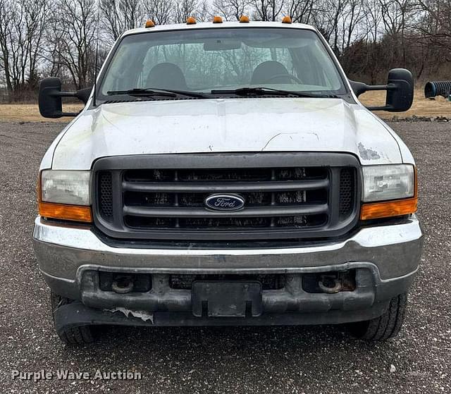 Image of Ford F-350 equipment image 1