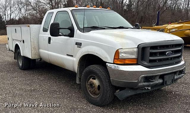 Image of Ford F-350 equipment image 2