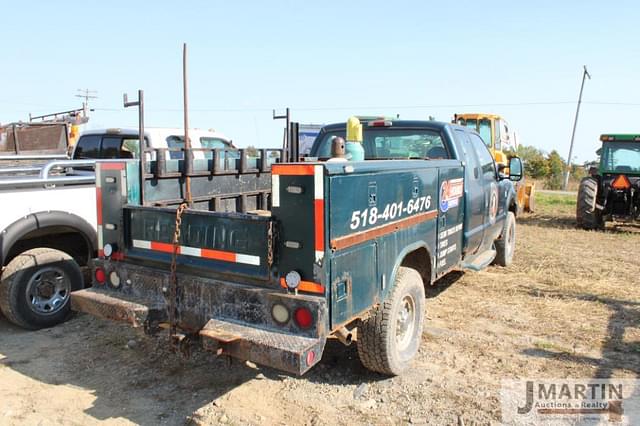 Image of Ford F-350 equipment image 3