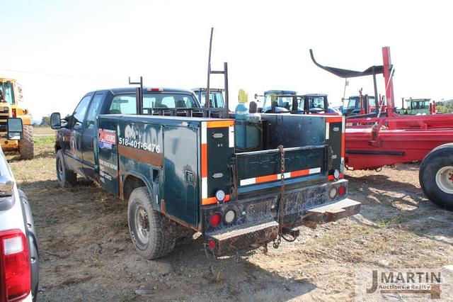 Image of Ford F-350 equipment image 2