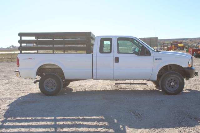 Image of Ford F-350 equipment image 3