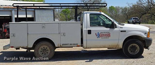 Image of Ford F-350 equipment image 3