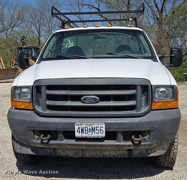 Image of Ford F-350 equipment image 1
