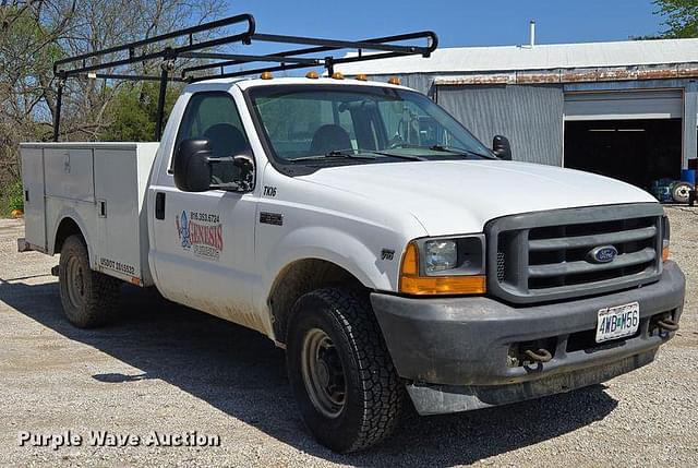 Image of Ford F-350 equipment image 2