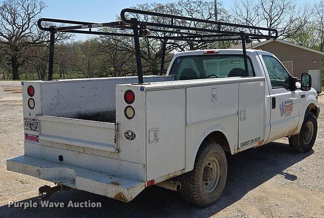 Image of Ford F-350 equipment image 4