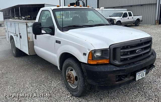 Image of Ford F-350 equipment image 2