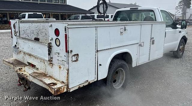 Image of Ford F-350 equipment image 4