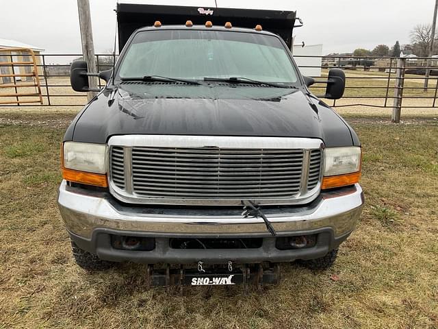 Image of Ford F-350 equipment image 2