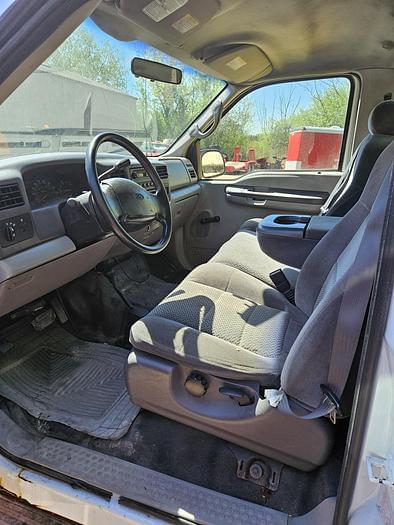 Image of Ford F-350 equipment image 4