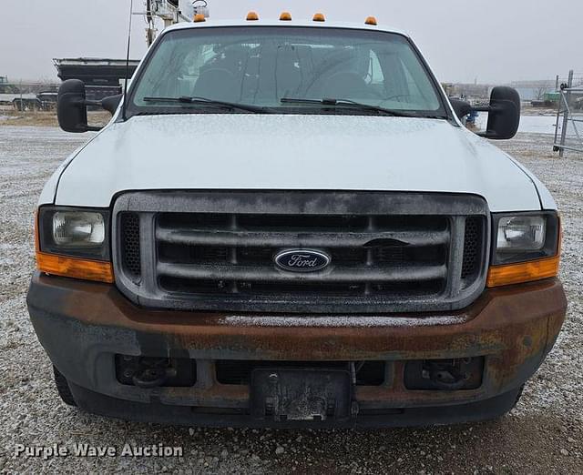 Image of Ford F-350 equipment image 1