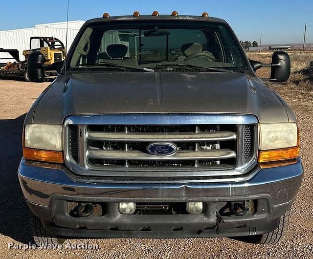 Image of Ford F-350 equipment image 1