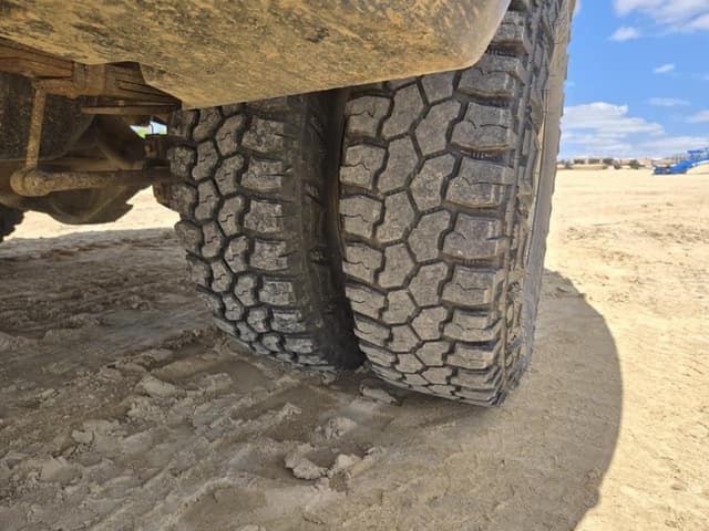 Image of Ford F-350 equipment image 3
