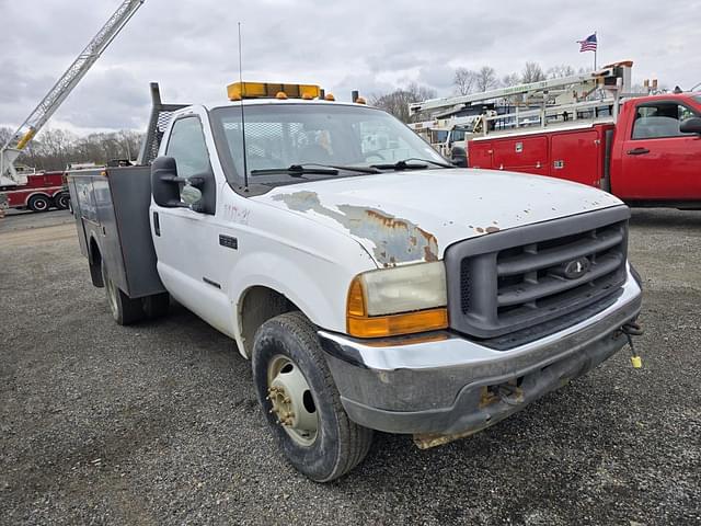 Image of Ford F-350 equipment image 2