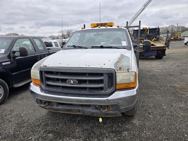 Image of Ford F-350 equipment image 1