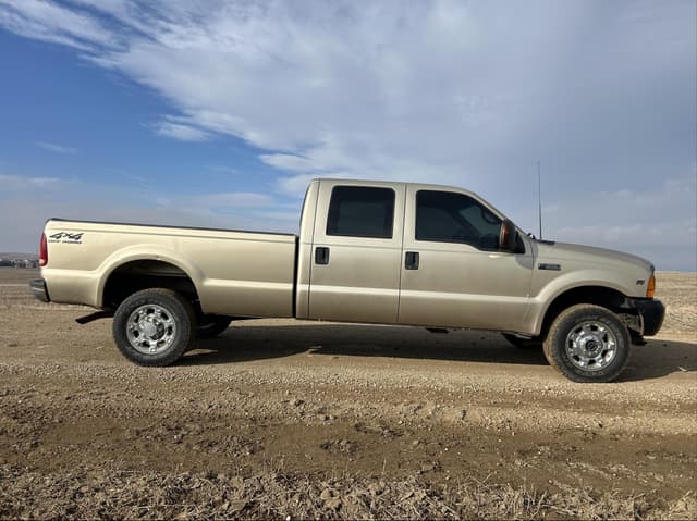 Image of Ford F-350 equipment image 3