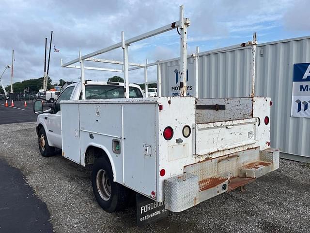 Image of Ford F-350 equipment image 1