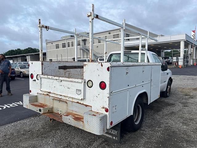 Image of Ford F-350 equipment image 2