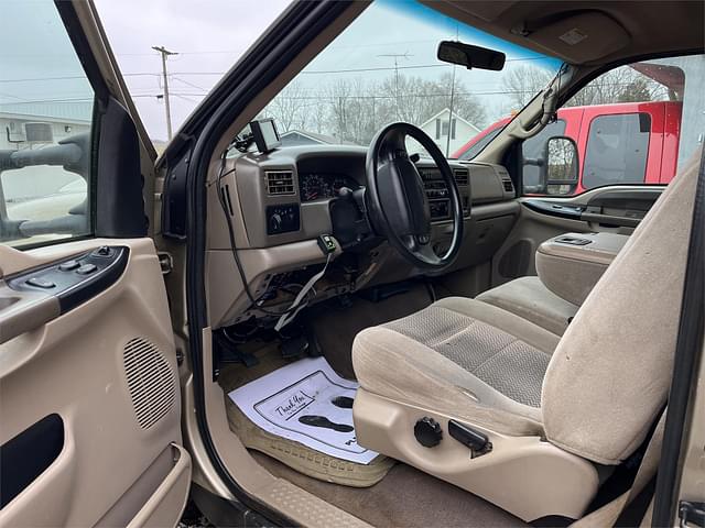 Image of Ford F-350 equipment image 4
