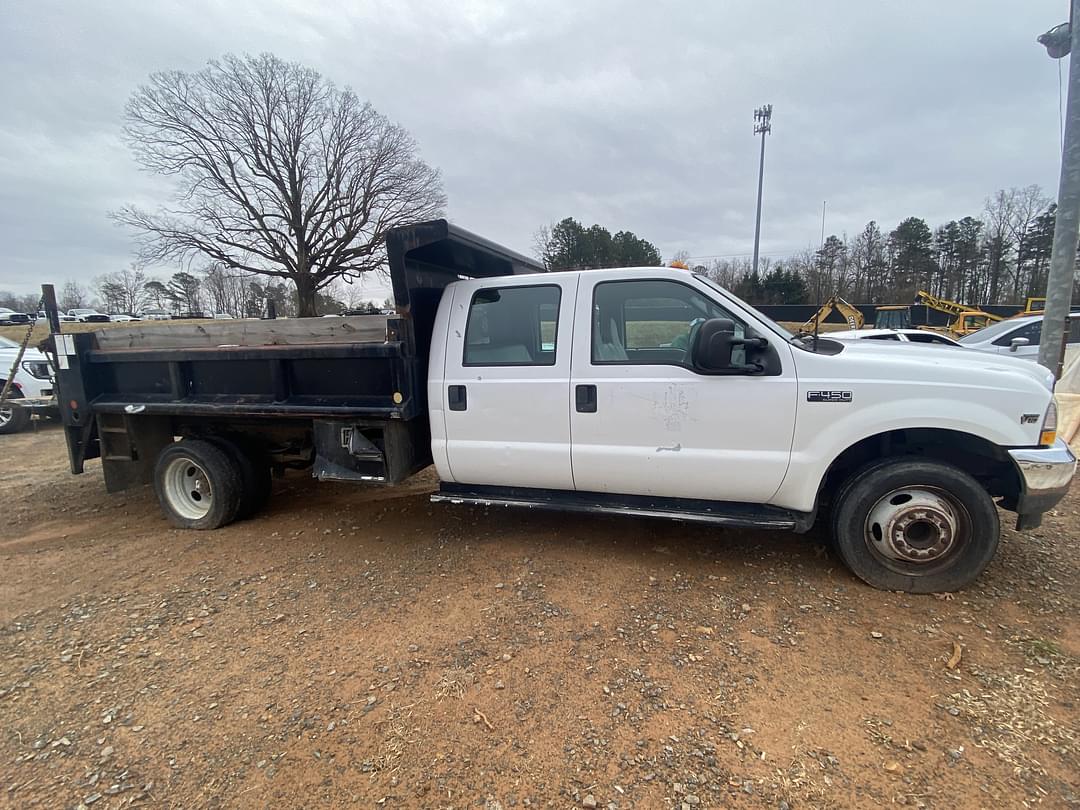 Image of Ford F-450 Primary image