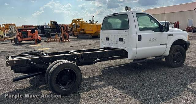 Image of Ford F-450 equipment image 4