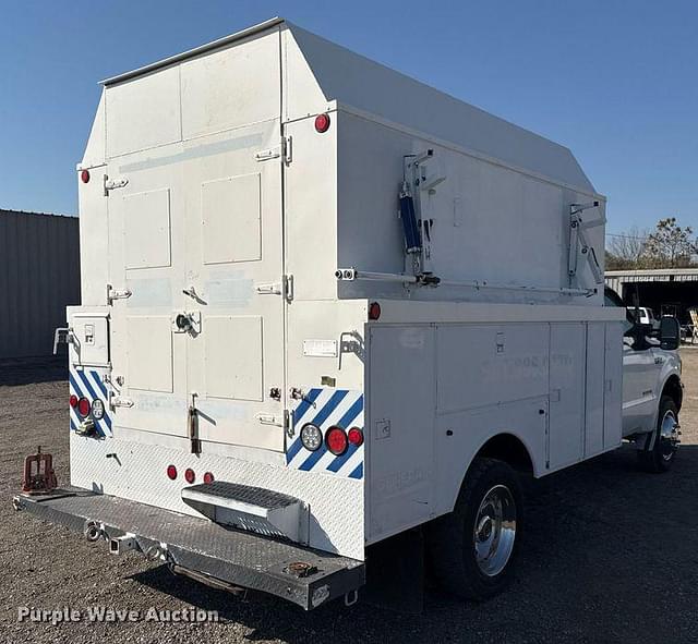 Image of Ford F-450 equipment image 4