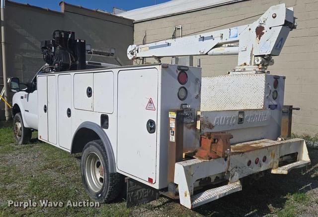 Image of Ford F-450 equipment image 4