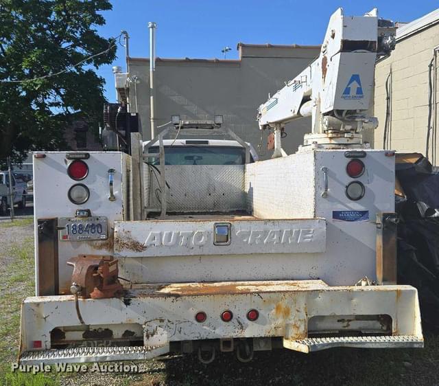Image of Ford F-450 equipment image 3