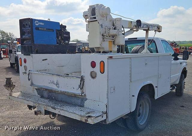 Image of Ford F-450 equipment image 4
