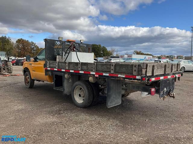 Image of Ford F-450 equipment image 2