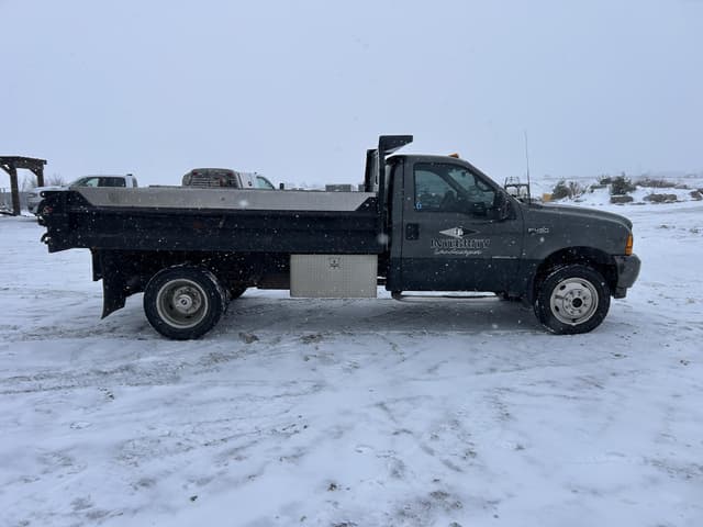 Image of Ford F-450 equipment image 3