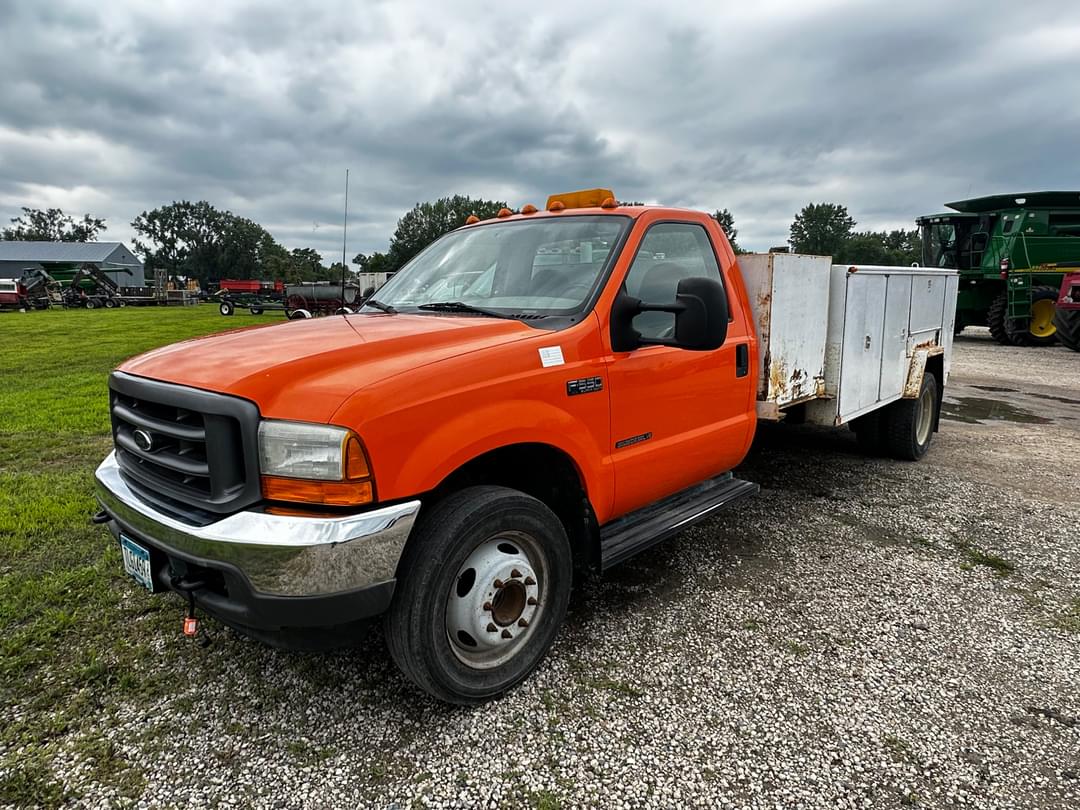 Image of Ford F-550 Primary image
