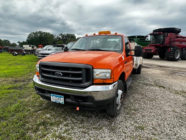 Image of Ford F-550 equipment image 4